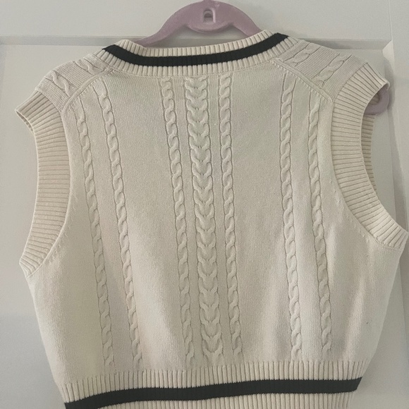 Lightly worn Aritzia Sunday best Vest - Picture 2 of 3